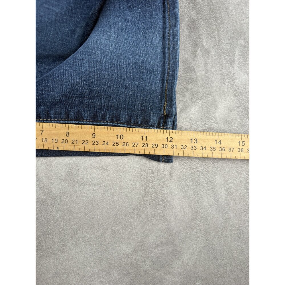 Levi's Women's Bermuda Denim Shorts Size 26 Dark Wash - Picture 10 of 10